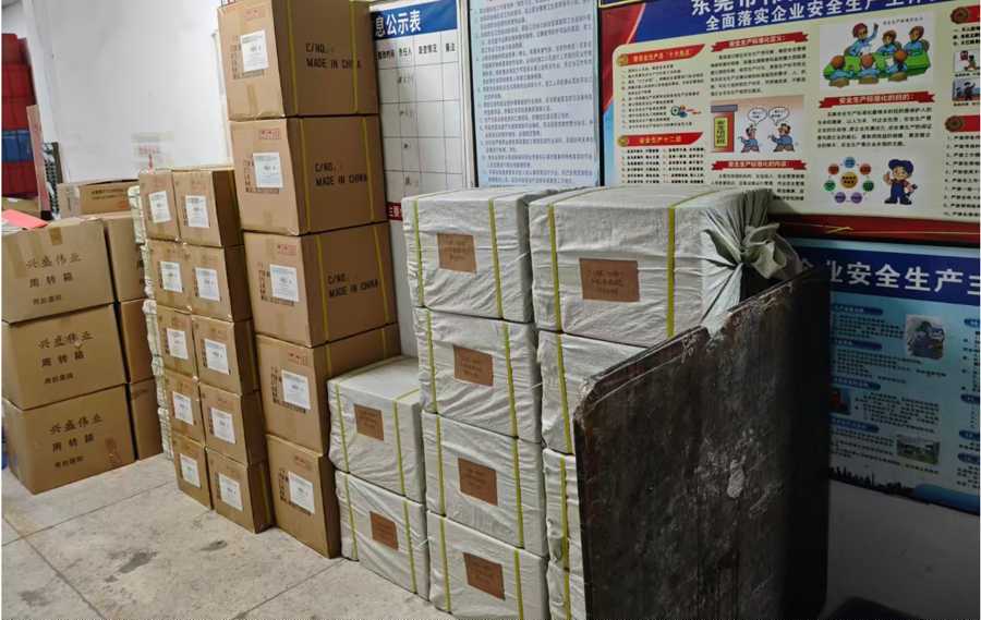 ¡Pedidos en auge! Dongguan Yijiaxin Gift Manufacturing comienza el envío a granel de la serie de botellas de arenas movedizas